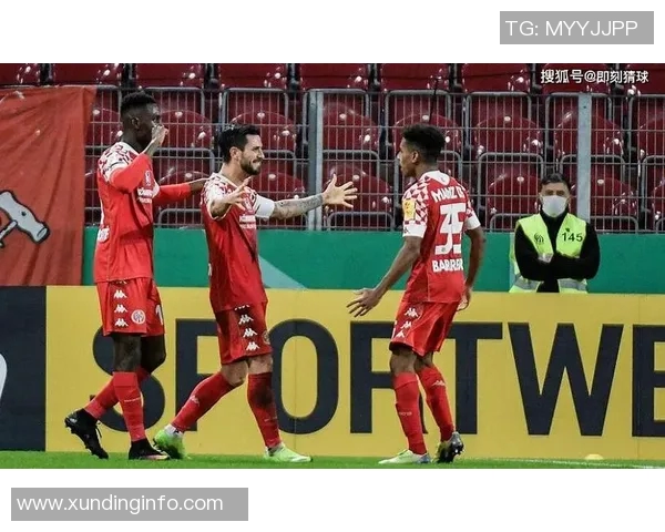 踢球者在主场迎战杜塞尔多夫争夺关键三分的激烈对决 踢球者在主场迎战杜塞尔多夫争夺关键三分的激烈对决