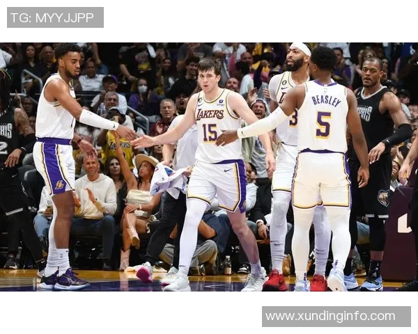 4月25日灰熊与雷霆激战正酣谁能在季后赛中抢占先机